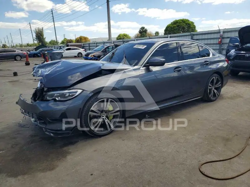 2022 BMW 330 photo
