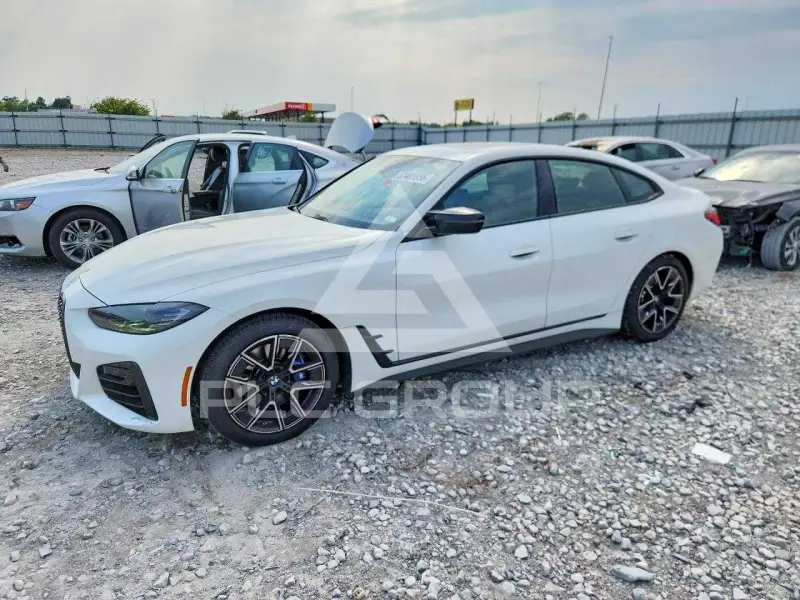 2022 BMW M4 photo