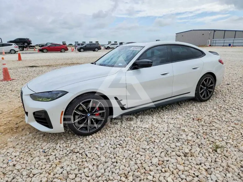 2022 BMW M4 фото