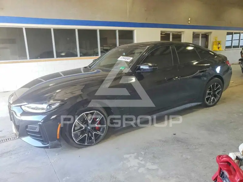 2022 BMW M4 фото