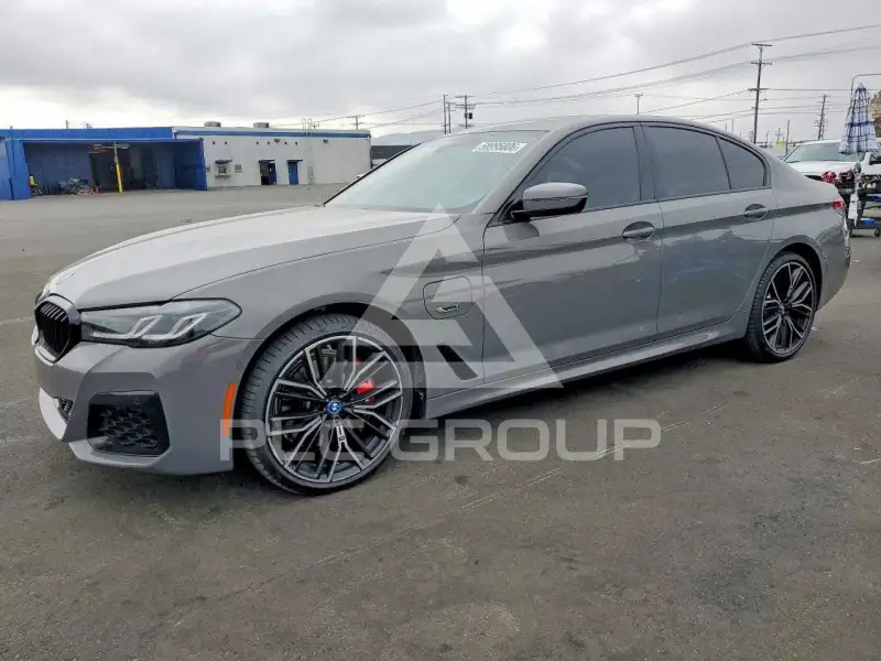 2022 BMW 530 фото