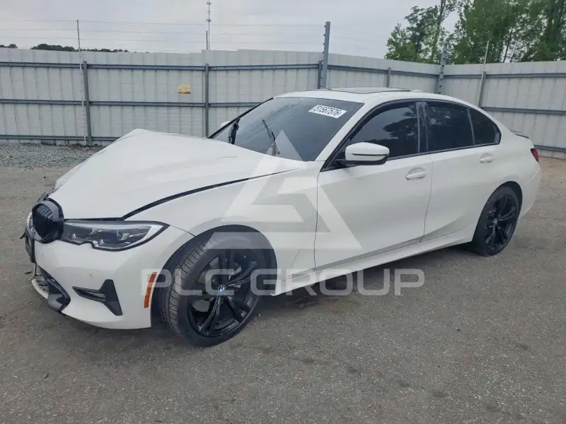 2022 BMW 330 photo
