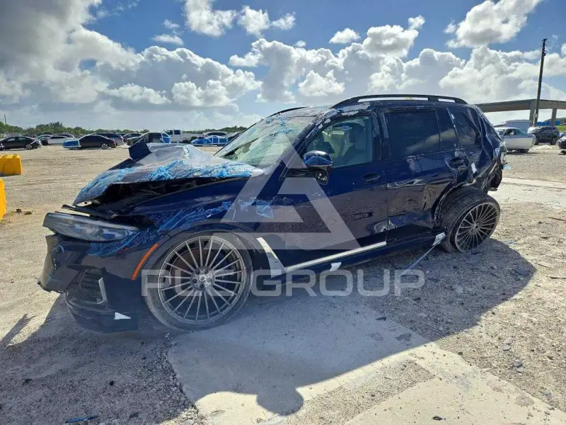 2022 BMW X7 photo