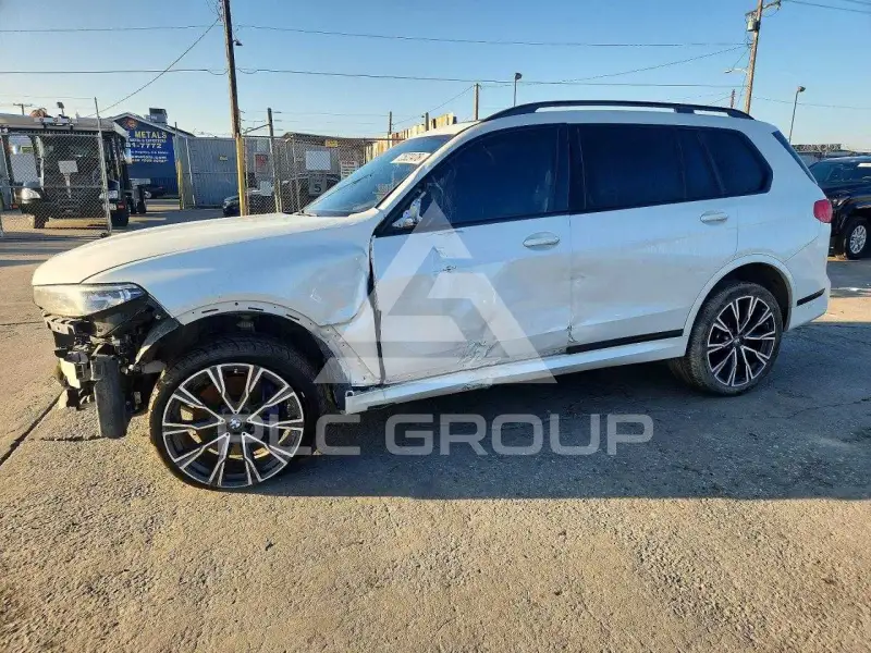 2022 BMW X7 photo