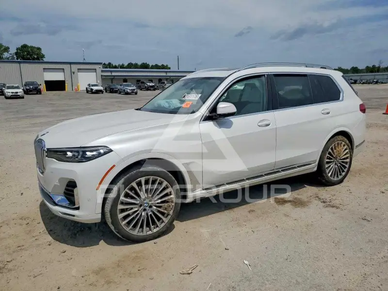 2022 BMW X7 фото