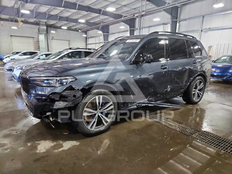 2022 BMW X7 фото