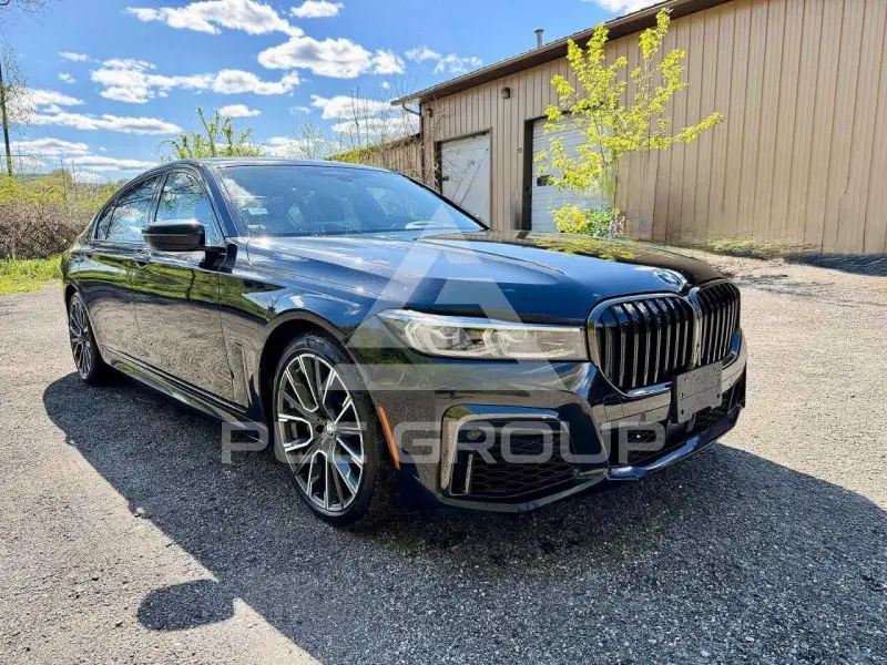 2022 BMW 740 фото
