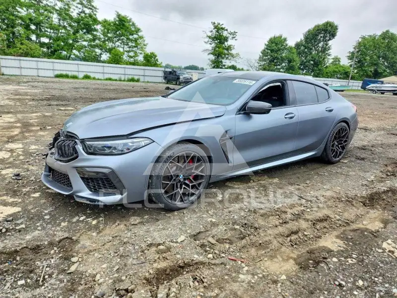 2022 BMW M8 photo