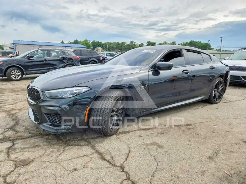 2022 BMW M8 photo