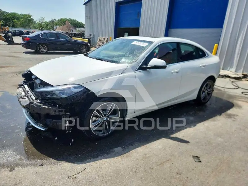 2022 BMW 228 фото