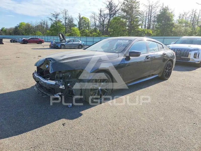 2022 BMW M8 фото