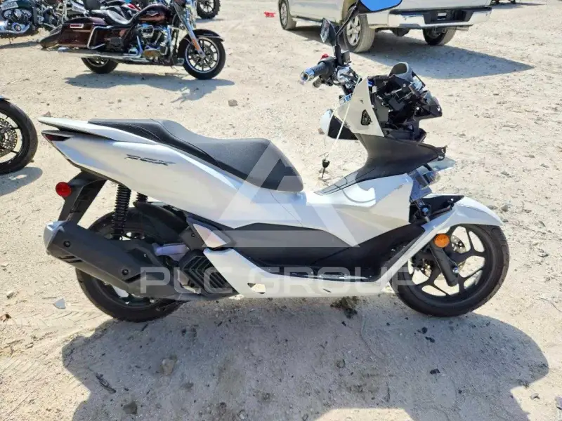 2022 Honda PCX фото
