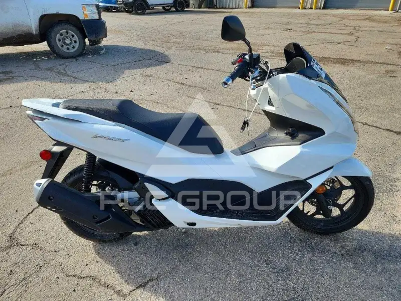 2022 Honda PCX фото
