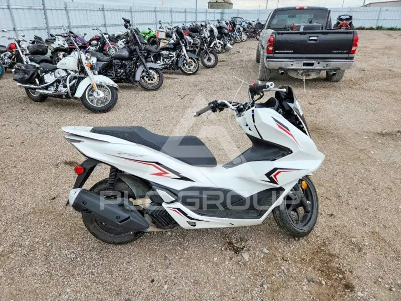 2022 Honda PCX фото