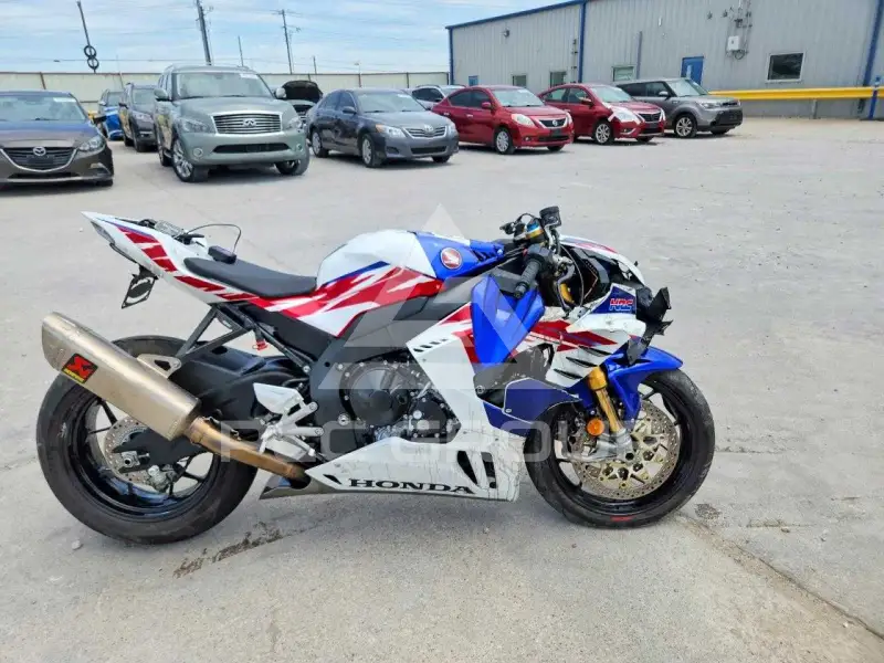 2022 Honda CBR photo