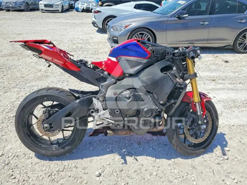 2022 Honda CBR фото