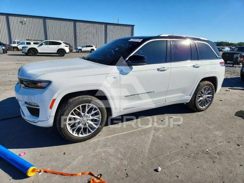 2022 Jeep CHEROKEE photo