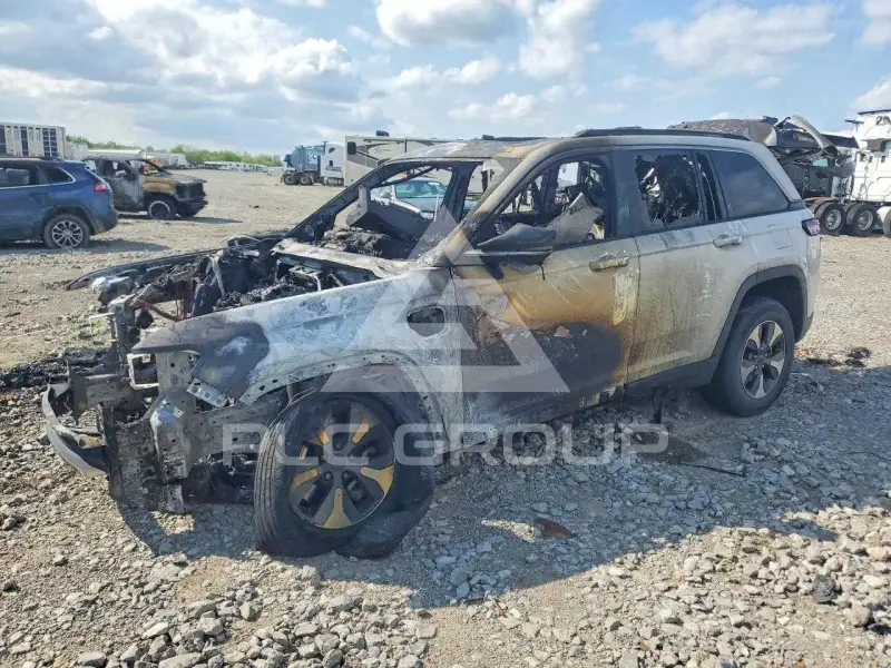 2022 Jeep CHEROKEE photo