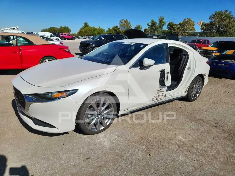 2022 Mazda 3 photo