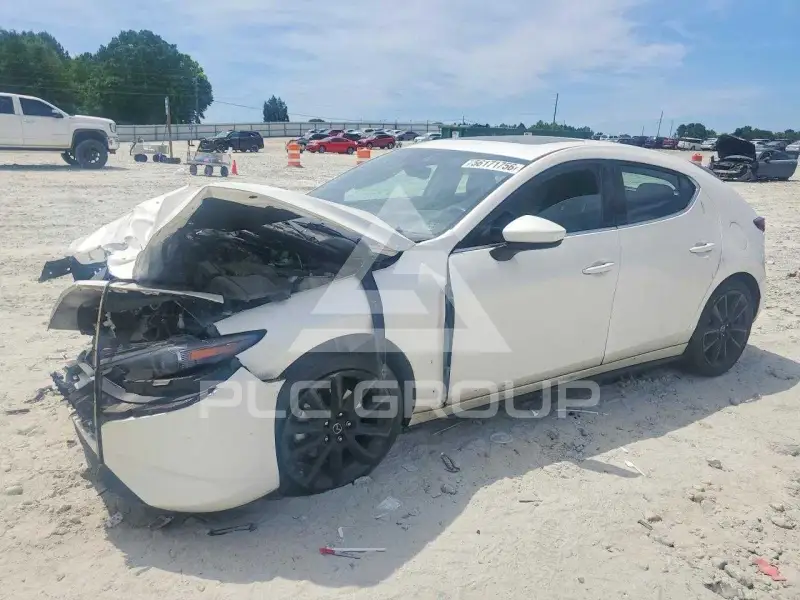 2022 Mazda 3 photo