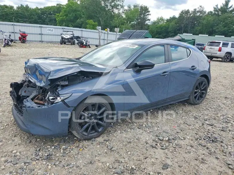 2022 Mazda 3 photo