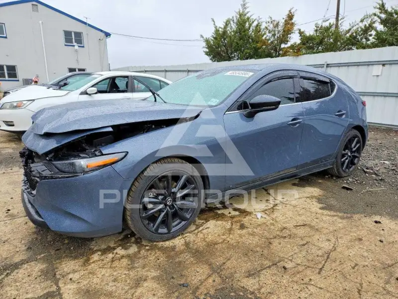 2022 Mazda 3 photo