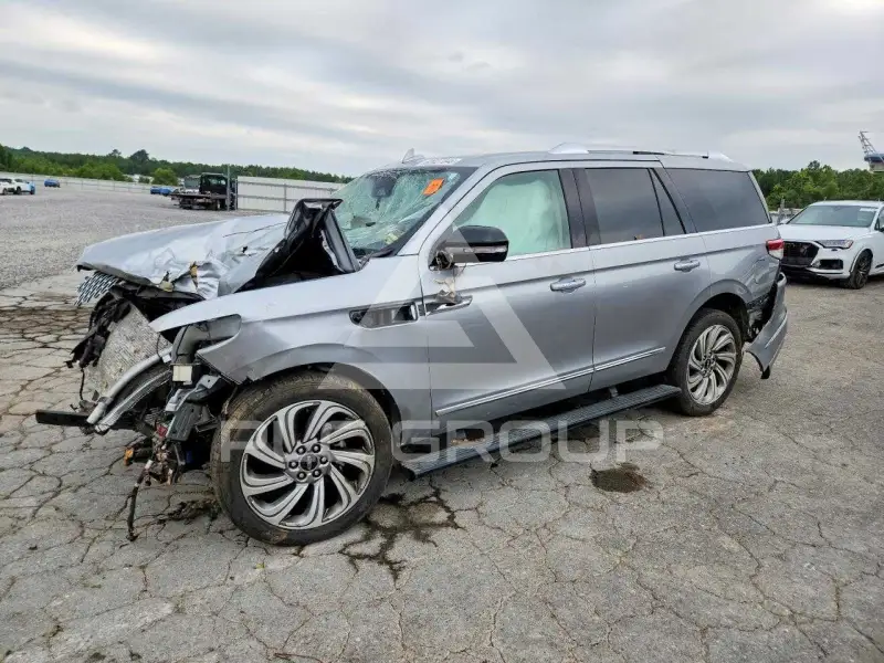 2022 Lincoln NAVIGATOR photo