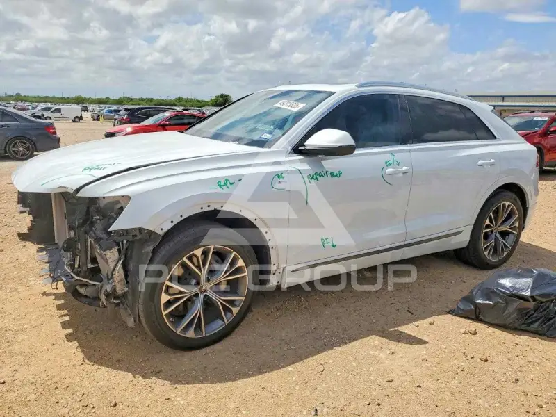 2022 Audi Q8 фото