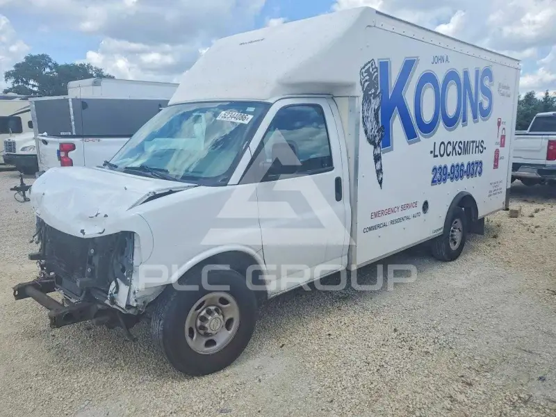 2022 Chevrolet Express фото
