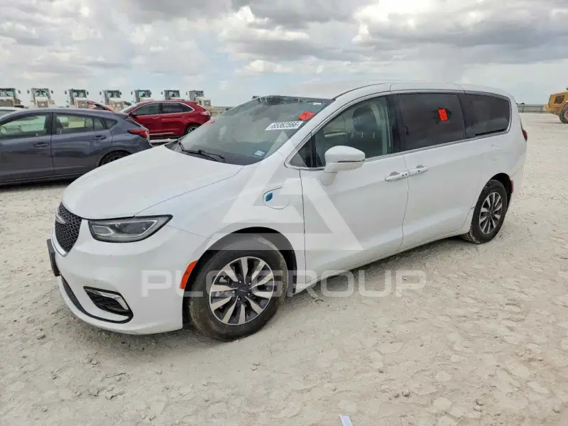 2022 Chrysler PACIFICA photo