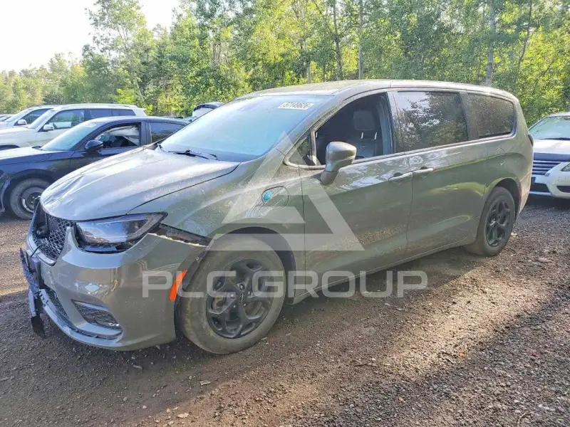 2022 Chrysler PACIFICA photo