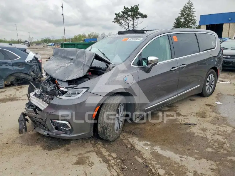 2022 Chrysler PACIFICA photo