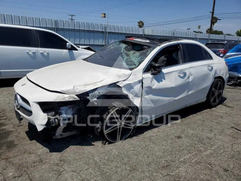 2022 Mercedes Benz A фото