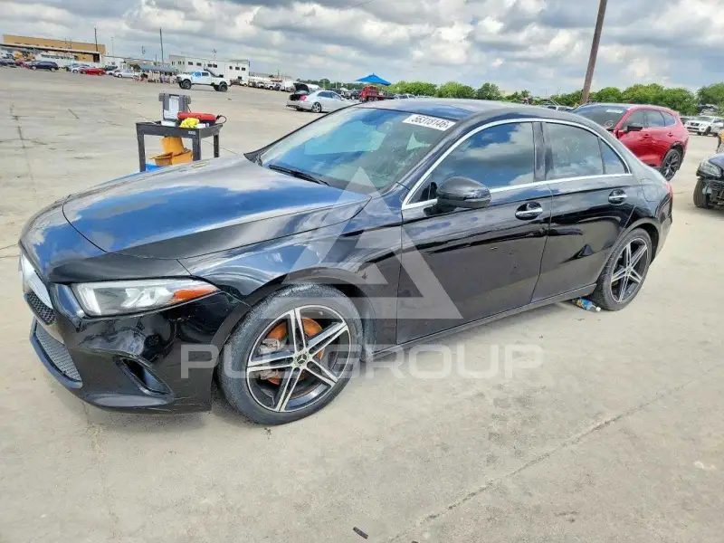 2022 Mercedes Benz A фото
