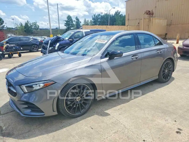 2022 Mercedes Benz A фото