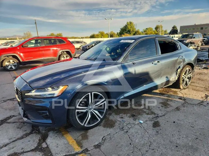 2022 Volvo S60 фото