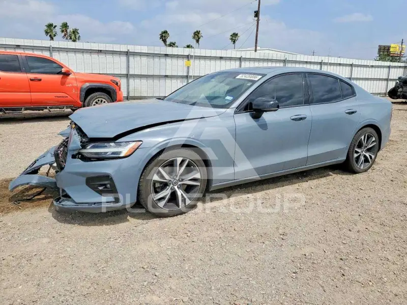 2022 Volvo S60 фото