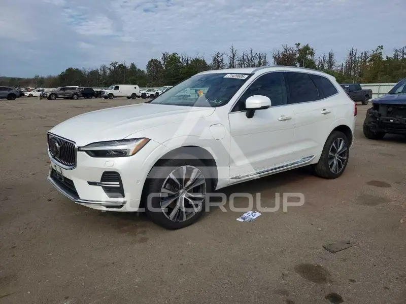2022 Volvo XC60 photo