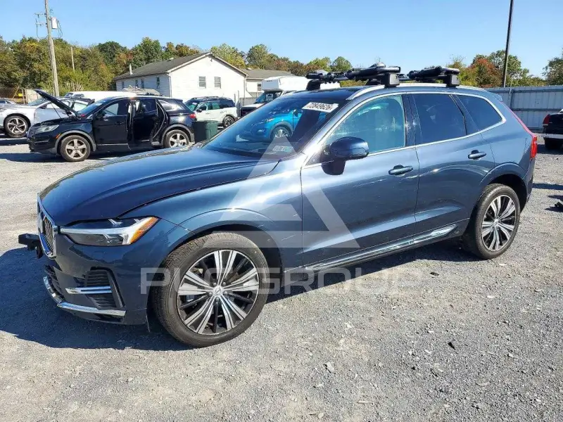 2022 Volvo XC60 photo