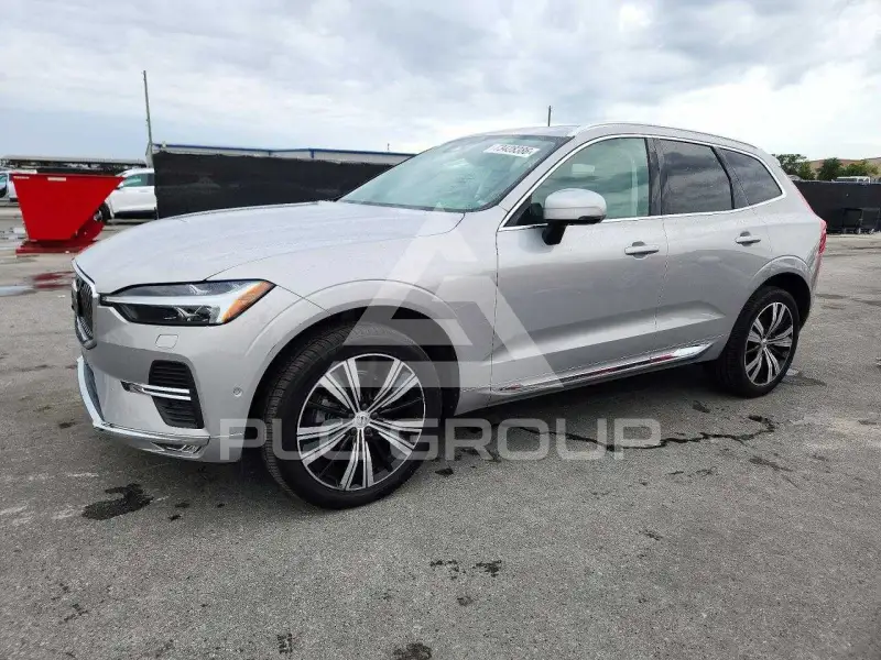 2022 Volvo XC60 фото