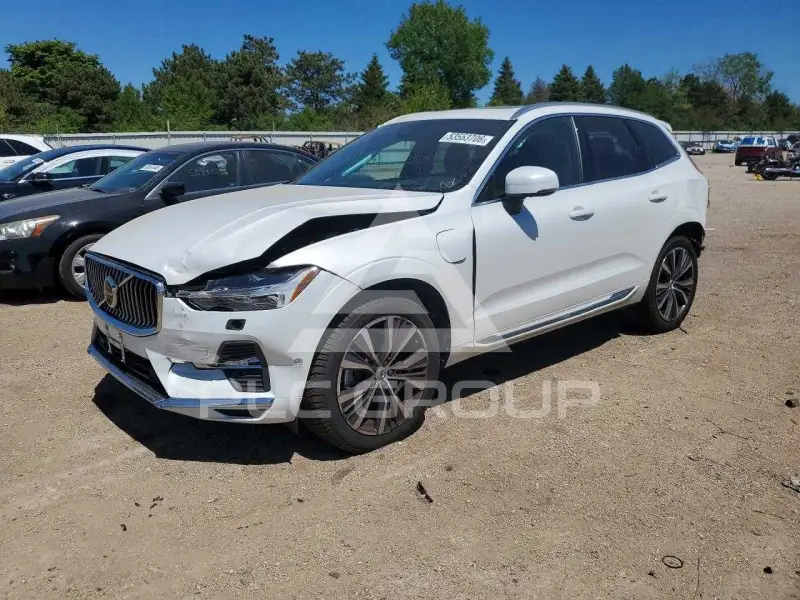 2022 Volvo XC60 фото
