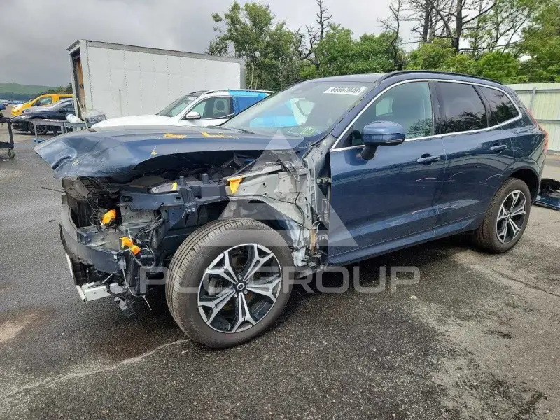 2022 Volvo XC60 photo
