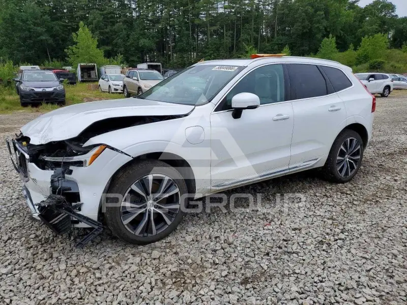 2022 Volvo XC60 фото
