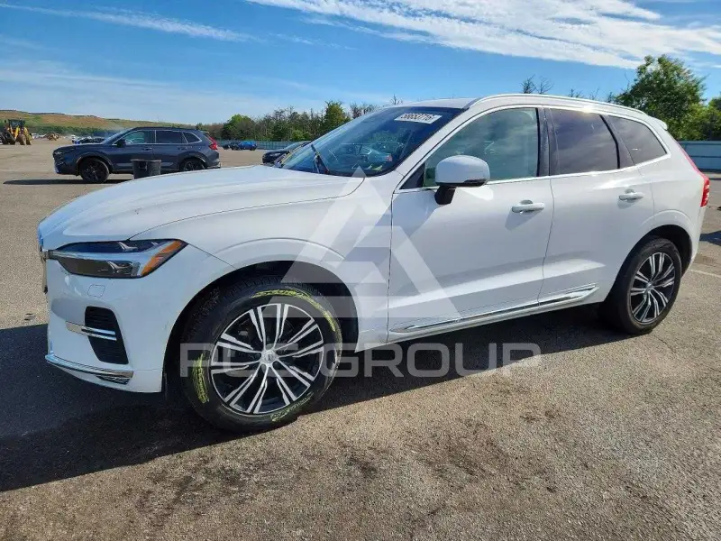 2022 Volvo XC60 фото