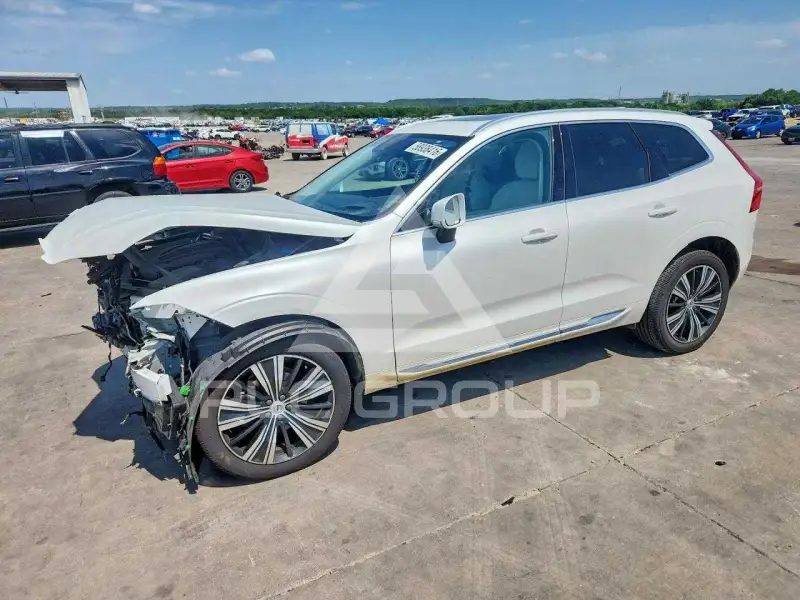 2022 Volvo XC60 фото