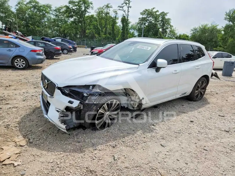 2022 Volvo XC60 фото