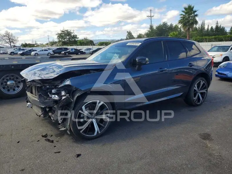 2022 Volvo XC60 фото