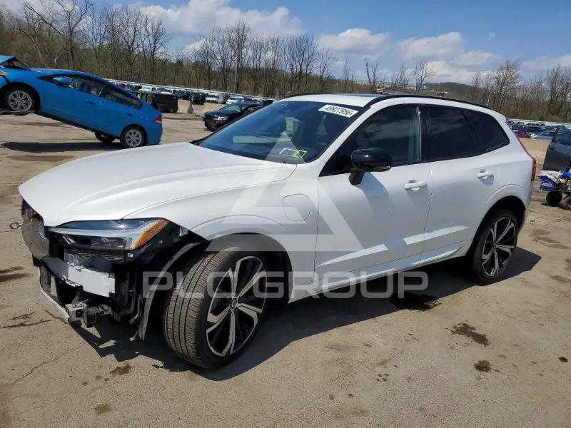 2022 Volvo XC60 фото