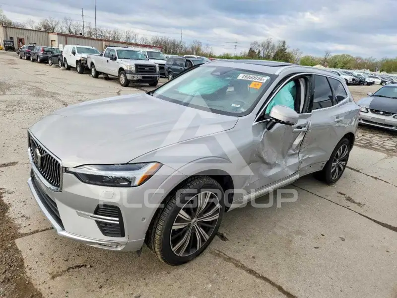 2022 Volvo XC60 фото