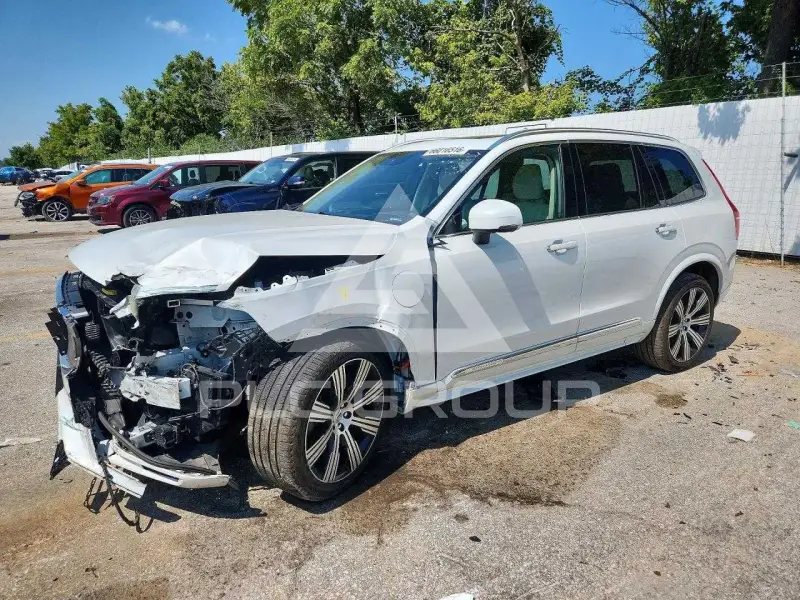 2022 Volvo XC90 фото